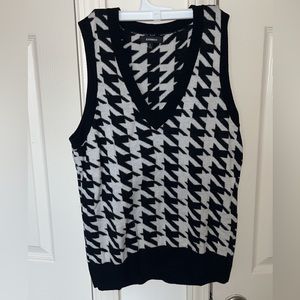 Express B&W houndstooth sweater vest, size L